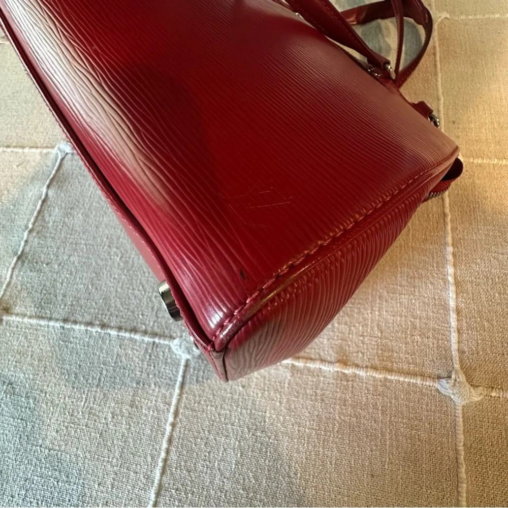 Louis Vuitton | Brea Mm Carmine Red Epi Leather Adjustable Strap Hand Bag